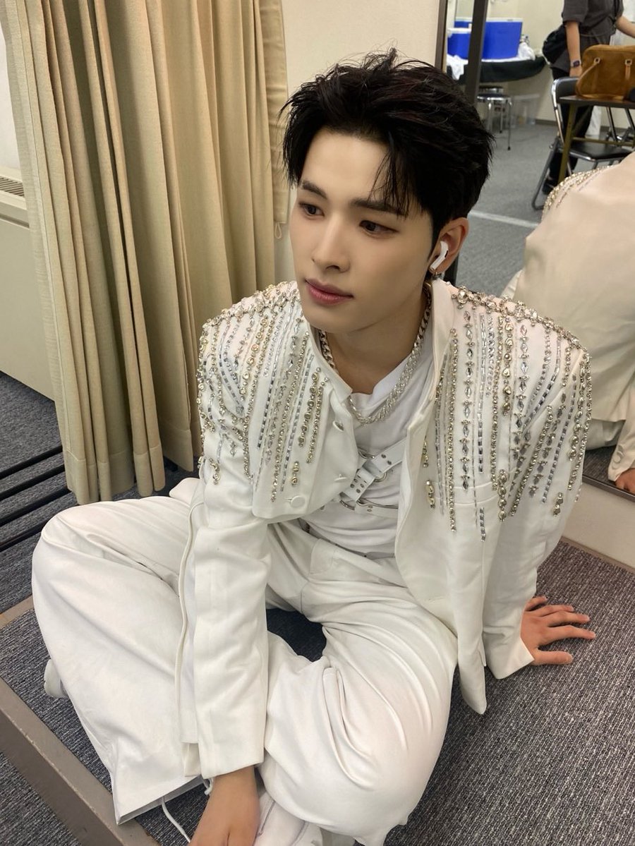 IanCobainnn's tweet image. He’s so Pretty and Silly 🙁💙