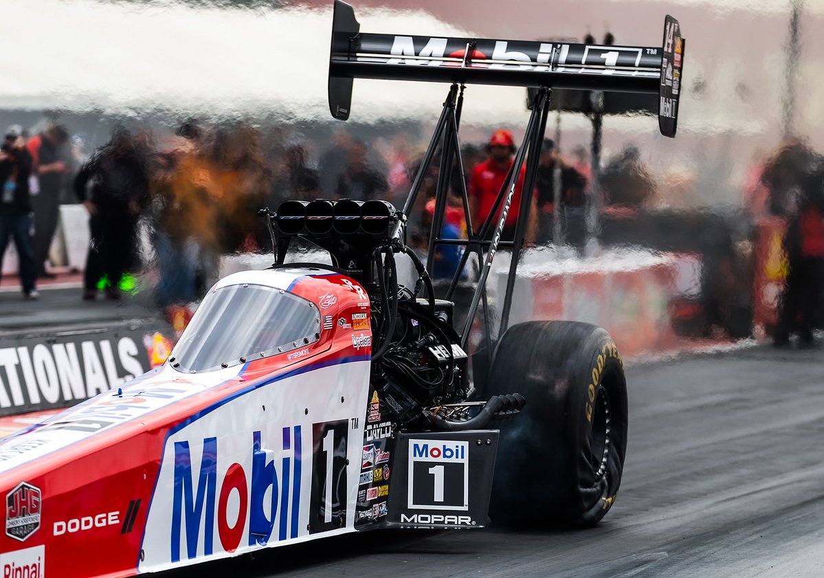 TonyStewart's tweet image. Took two more shots at it yesterday and improved our ET to a 3.700 @ 331.28 MPH. The #SonomaNats Nitro burning Eliminations action fires up at 10:30am PDT! 🔥
@TSRnitro | @Dodge
@mobil1 | @mobil1racing
#TSR #TonyStewartRacing #TopFuel #NHRA #TSRNitro #SRT #Dodge #RaceDay…