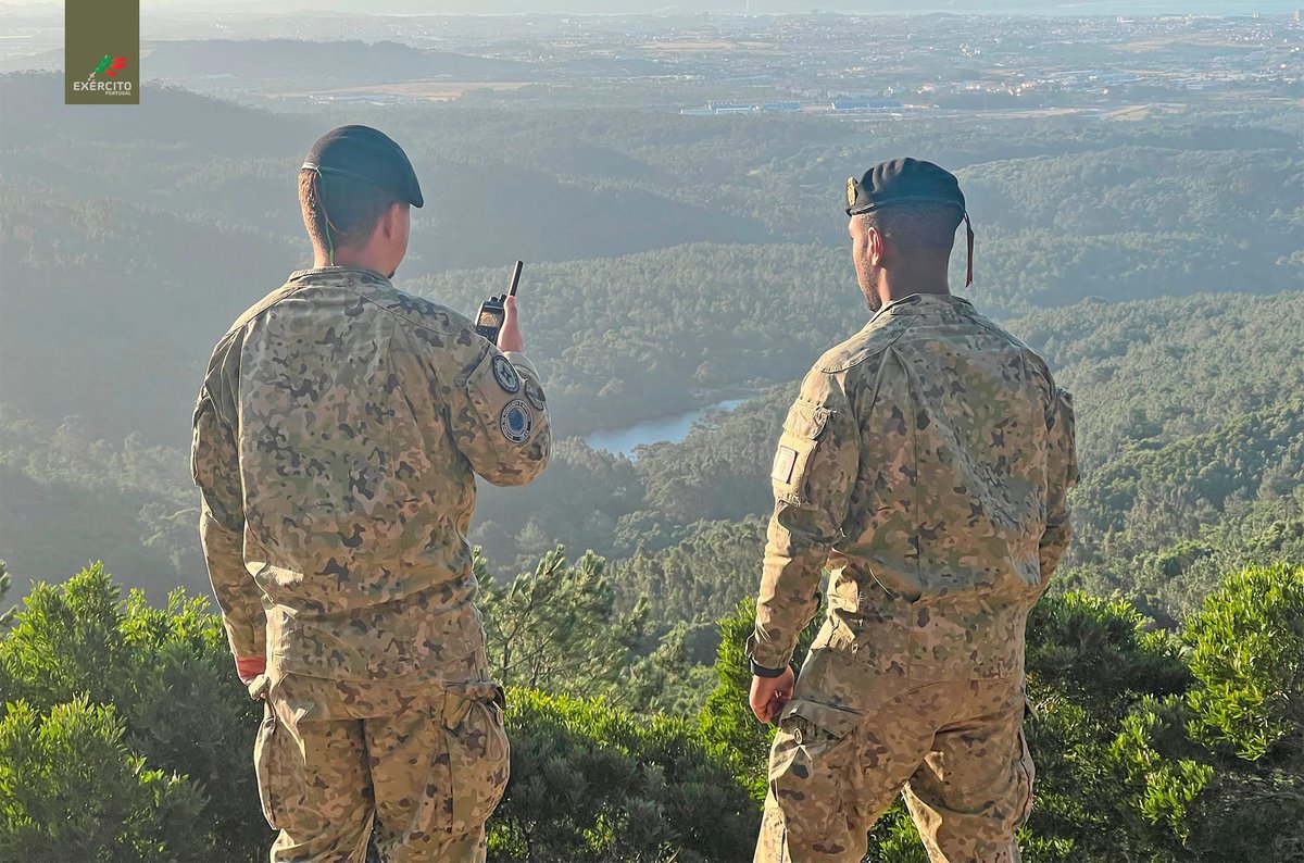 Exercito_pt's tweet image. 📢 Os nossos militares do RAAA1 e do RCmds percorrem diariamente a Serra de Sintra com o objetivo de detetar atempadamente focos de incêndio e identificar situações que indiciem esse risco.
#ExércitoPortuguês #RAAA1 #RCmds