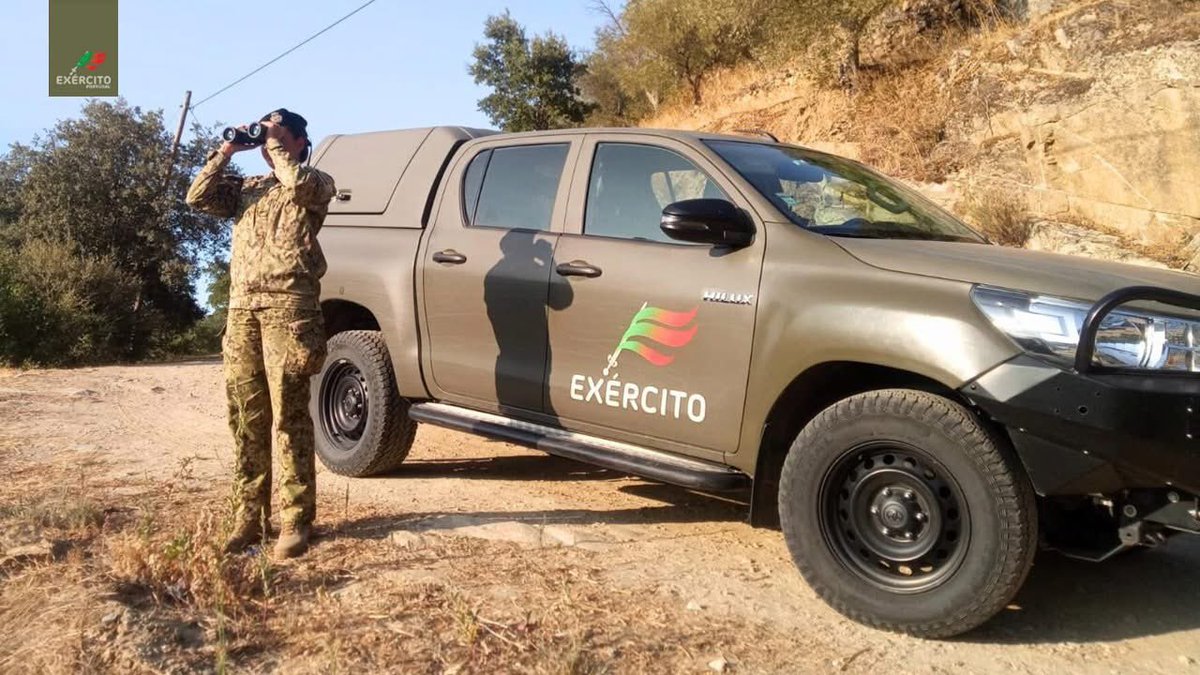 Exercito_pt's tweet image. 📢 Os nossos militares do RAAA1 e do RCmds percorrem diariamente a Serra de Sintra com o objetivo de detetar atempadamente focos de incêndio e identificar situações que indiciem esse risco.
#ExércitoPortuguês #RAAA1 #RCmds