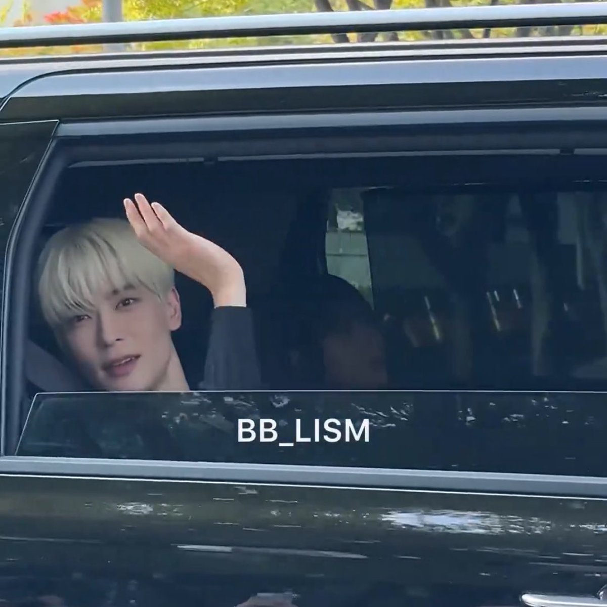 _jjeongjjh's tweet image. 차 안에 있는 재현이 좀 봐
너무 잘생겼어