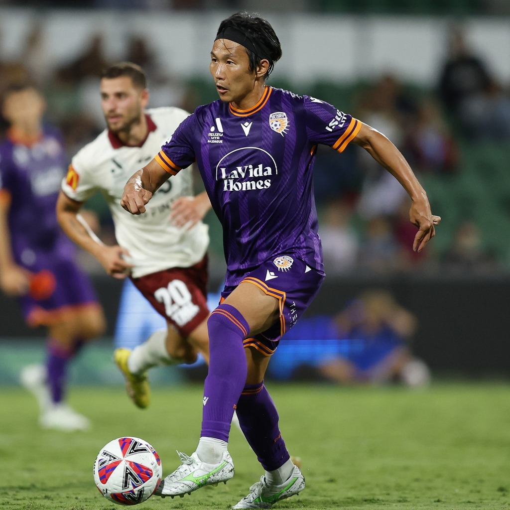 weeklysd's tweet image. ⚽️Jリーグ⚽️
「大好きなこのクラブを、もう一度J1の舞台へ」豪州帰りの34歳DFが古巣復帰「全身全霊で戦います」
soccerdigestweb.com/news/detail/id…
