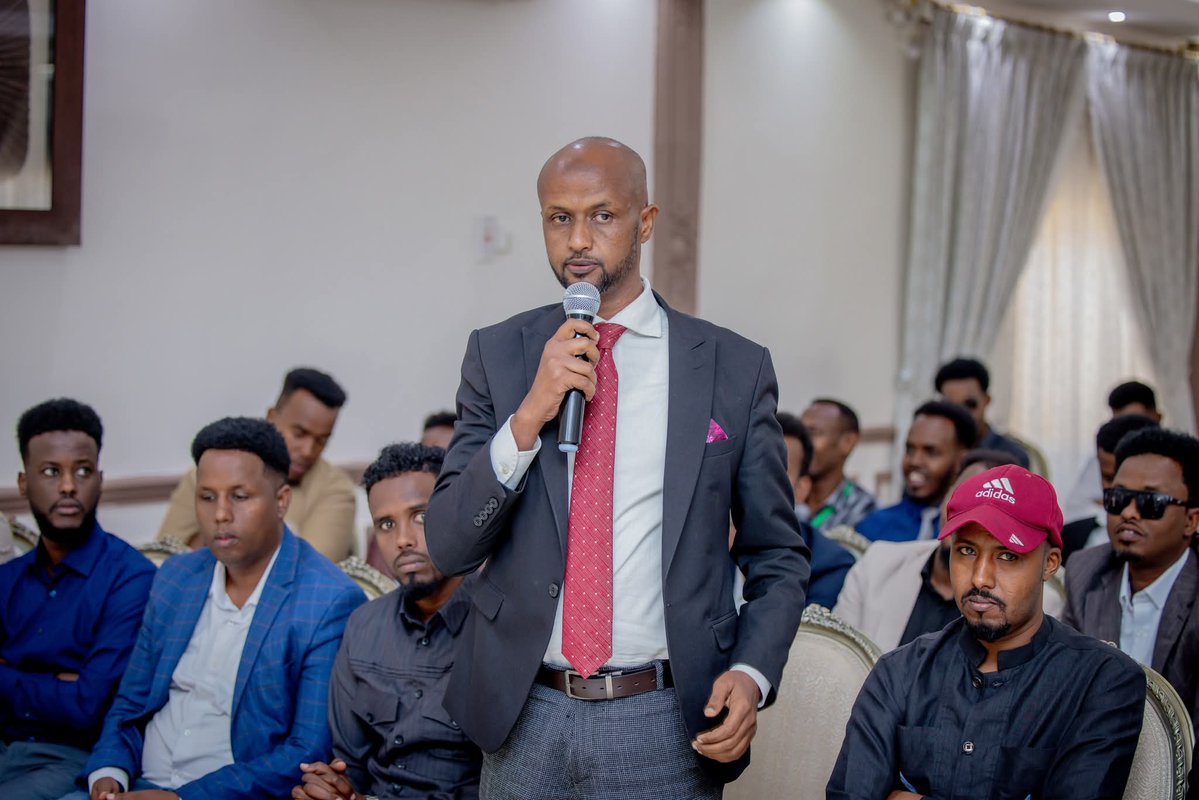 Presidencysl_'s tweet image. Vice President Engages Independent Media on Drought Response
His Excellency Mohamed Ali Aw Abdi, Vice President of the Republic of Somaliland and Chair of the National Drought Relief Committee, today chaired a high-level consultative meeting with leading representatives of the…