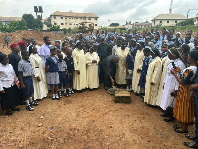 Ozorbig1's tweet image. Breaking News:
HE Peter Obi Donated ₦25 Million for school building project at Dominican Sisters’ College, Abatete in Anambra state.