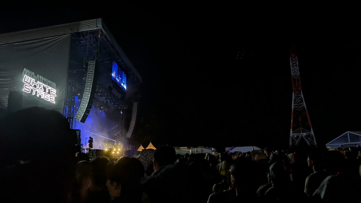 hello_m_hamp's tweet image. #fujirock #フジロック
ついにWHITEトリ!!てことでHAIM見に来ました!!かつてゲスト出演したVampire Weekendの真裏ってのもなんだか…と思ったけどすげー人入り!!