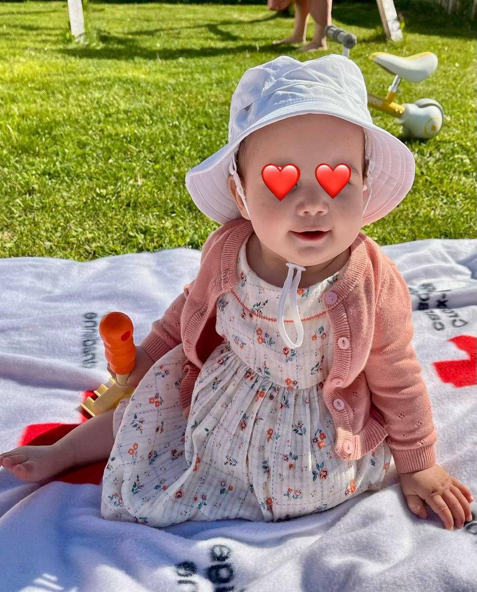 btleparadis's tweet image. Mon coeur de Mamie saigne 💔 Il y a moins de deux semaines Notre belle Marguerite 8 mois à été diagnostiquée avec un Rétinoblastome .. Tumeur cancéreuse très rare 💔On a besoin des ondes positives et prières de tous 🙏🏻Demain il retirent son oeil 😭.. Merci ma belle gang 🙏🏻❤️🩹