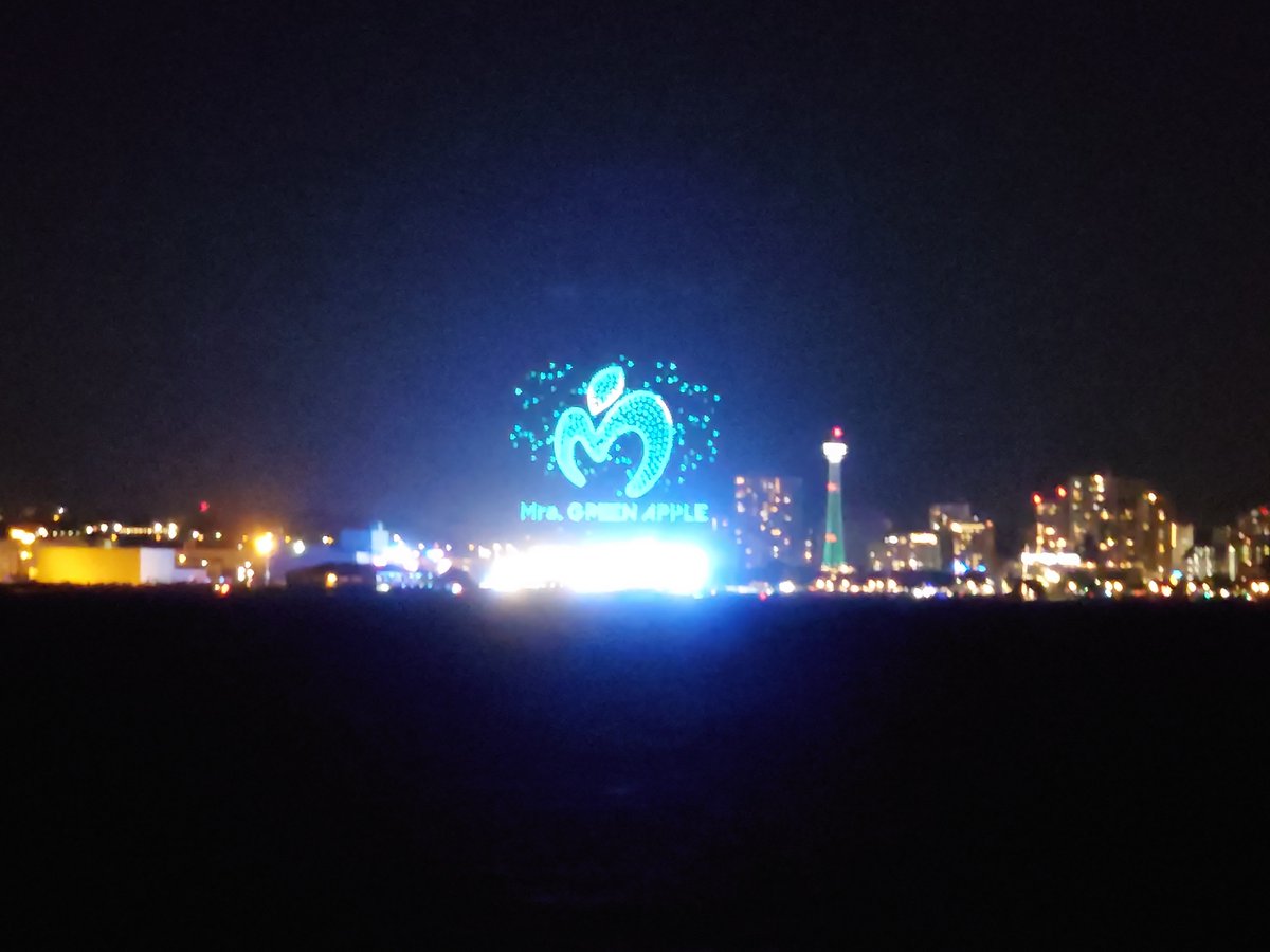 calpico1025KHK's tweet image. 船上から山下公園でやってたMrs. GREEN APPLEのライブ演出見れて面白かったw
ドローンや花火凄かったわw