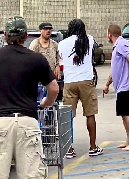 DigitalGal_X's tweet image. Big thanks to Derrick Perry for his heroic actions during the Walmart stabbings in Traverse city, saving countless lives! ❤️🤝
True hero in action.