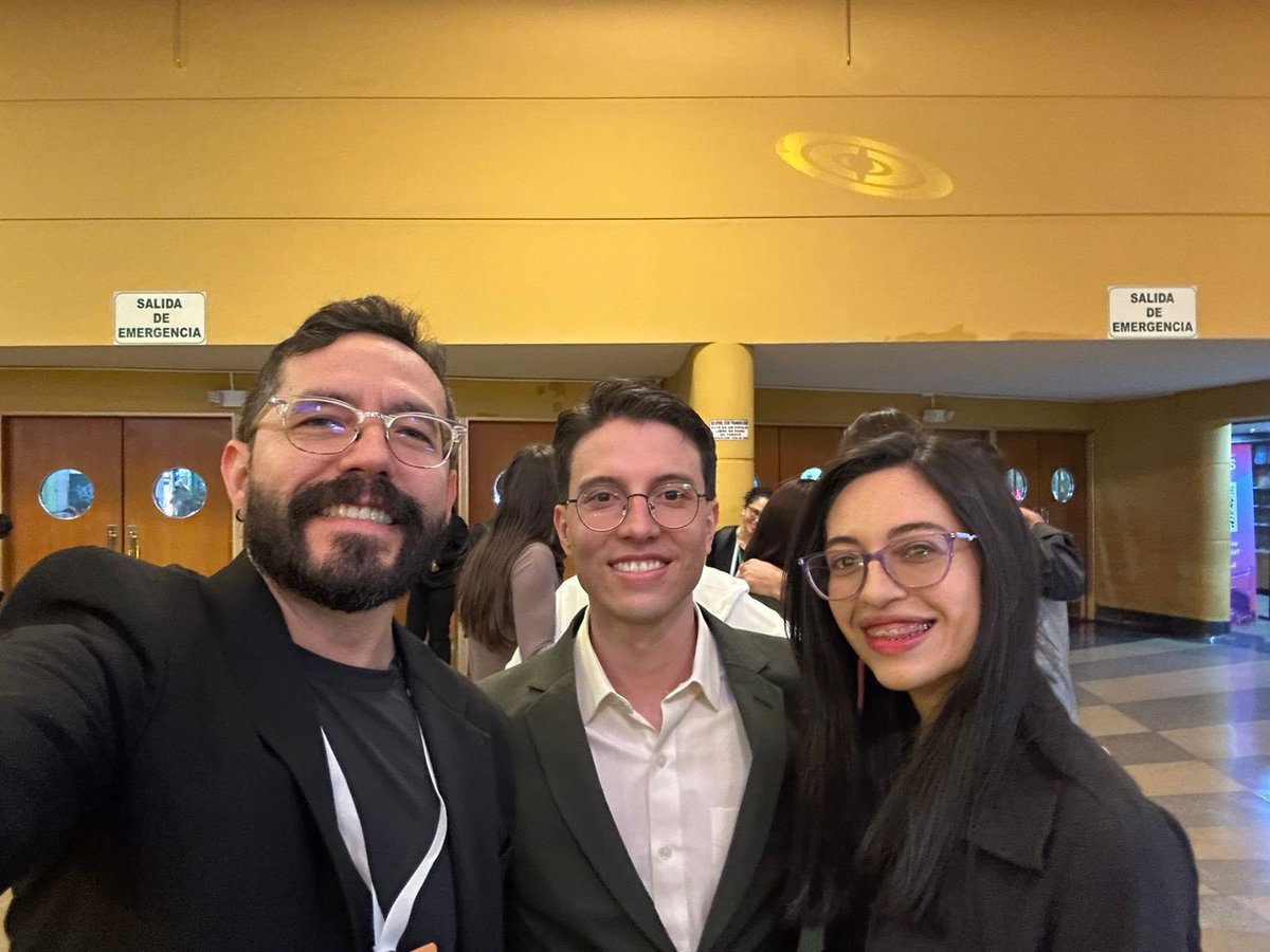 ANicolasSanchez's tweet image. Junto a @JoseGuarnizoA y @angie_pik muy contentos por el trabajo que hicimos con 'Chiquita Republic'. Si usted quiere entender cómo funcionó la financiación bananera a los paramilitares le recomiendo mucho que lo lea. Gracias, @VoragineCo ♥️ voragine.co/chiquita-repub…