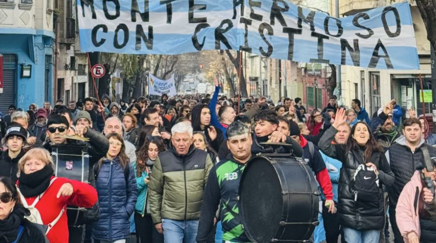 grupolatecla's tweet image. #Bonaerenses | Fuerza Patria de la Sexta mostró músculo y puso primera rumbo a las legislativas de septiembre
El vicepresidente de la Cámara de Diputados bonaerense y primer candidato a legislador provincial, Alejandro Dichiara, encabezó un encuentro de candidatos de esa región.…