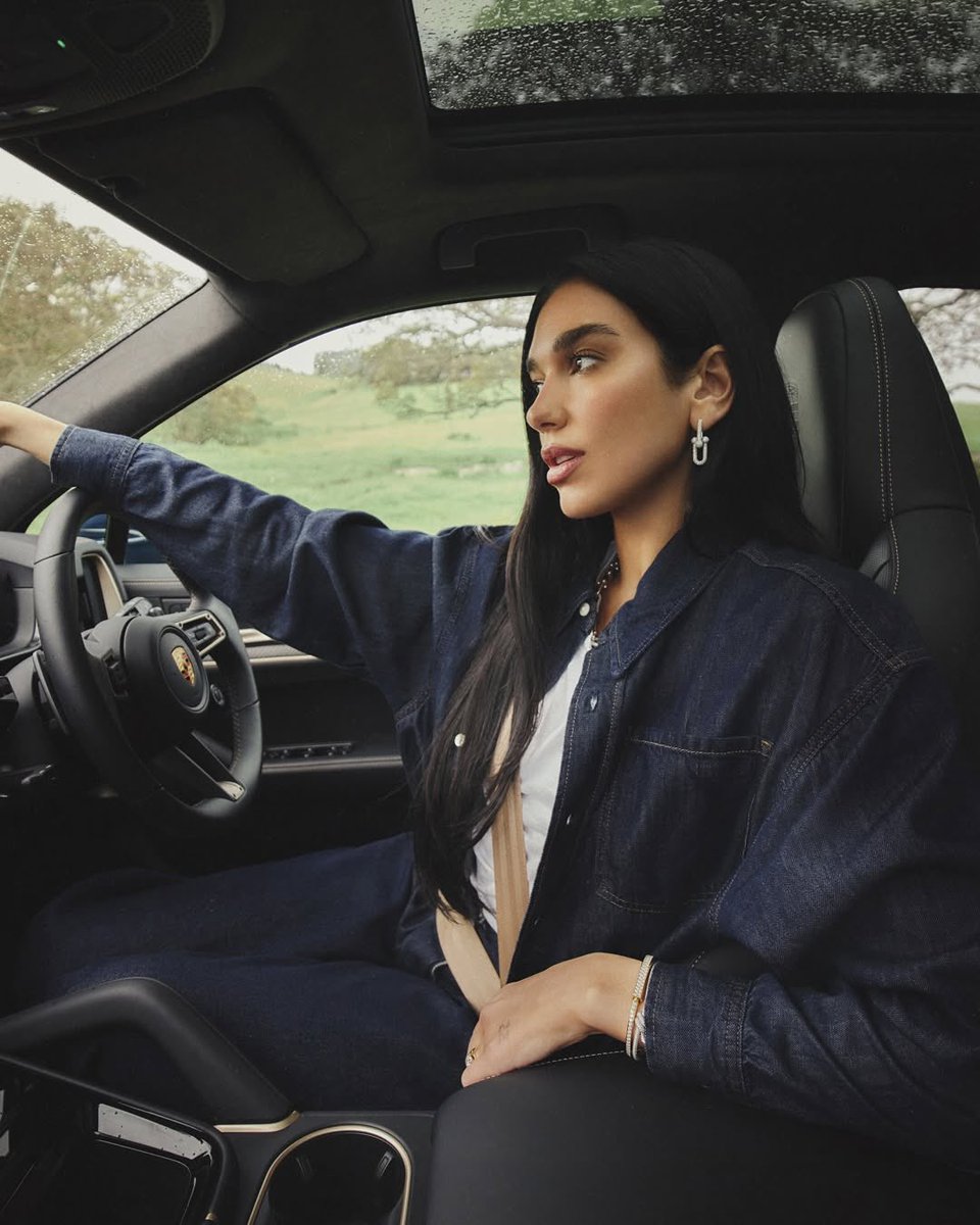 dualipacentral_'s tweet image. Dua Lipa is a Porsche girl 🏁
