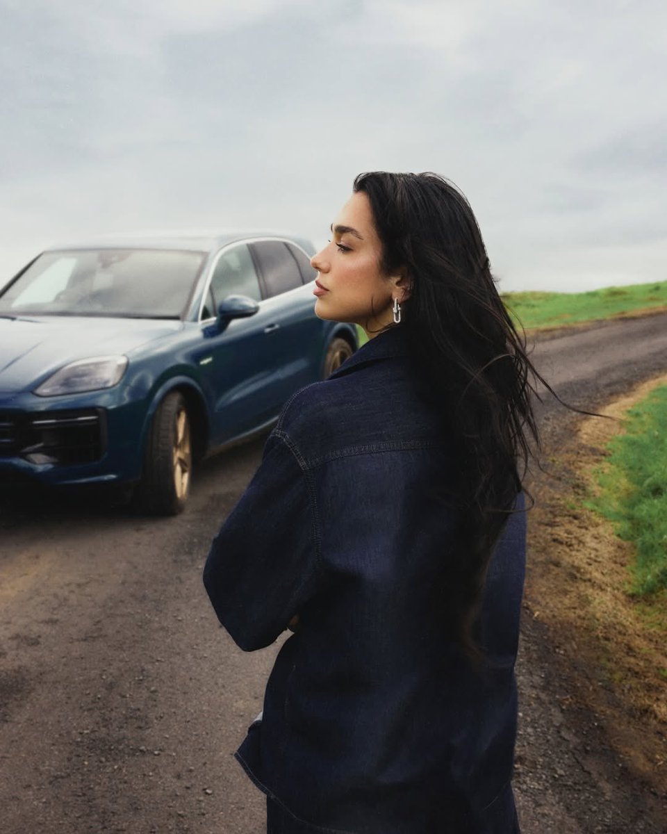 dualipacentral_'s tweet image. Dua Lipa is a Porsche girl 🏁