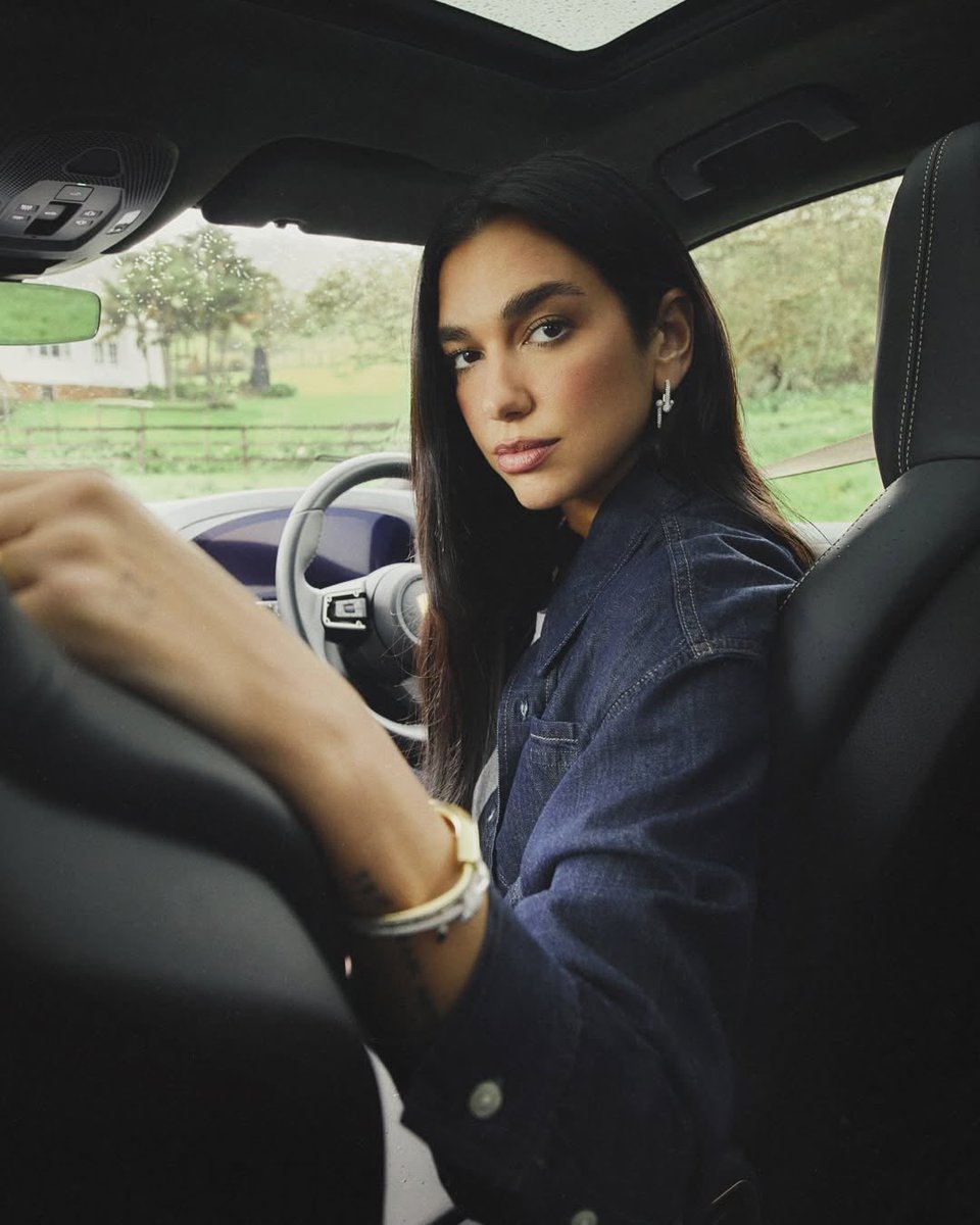 dualipacentral_'s tweet image. Dua Lipa is a Porsche girl 🏁