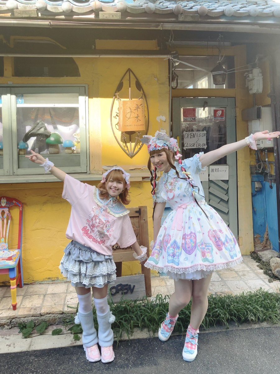 selectshopten2's tweet image. ⭐️ファッションSNAP💫
illustrator はる谷。様
(@harutaniman)
kawaiiコーディネーター
佳菜子様
(@LoliLoliKanako)
⭕️はる谷。個展ツアー❣️
🏰大阪 10/4~10/13
📍tenten城
「ここから始まった、わたしだけのゆめ」
🔺在廊日10/4.5.9.12.13
🔺with ひろみんDAY 10/12
(@min_3h )