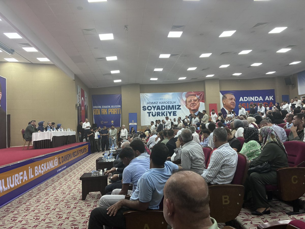 📍An itibarıyla AK Parti Şanlıurfa İl Başkanlığımızın İl Danışma Meclisi Toplantısındayız.

Soru-cevap formatında gerçekleşen toplantımızda;
İl Başkanımız M. İlhami Günbeği,
Bölge Koordinatörümüz Hakan Aksu,
İl Koordinatörümüz Faruk Aytek,
Milletvekillerimiz Prof. Dr. Abdurrahim