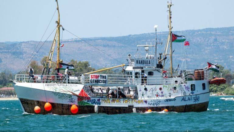 هجوم جيش الاحتلال الإسرائيلي على سفينة “حنظلة”
أفاد النشطاء المتواجدون على متن سفينة “حنظلة” التابعة لأسطول الحرية والمتجهة إلى غزة، بأن قوات الاحتلال الإسرائيلي اقتحمت السفينة.
#الإسرائيل