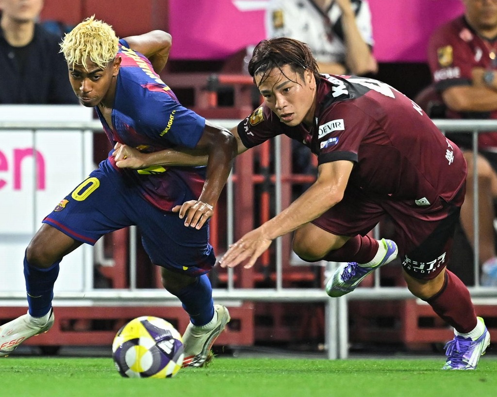 weeklysd's tweet image. ⚽️Jリーグ⚽️
バルサに3失点。永戸勝也が肌で感じた世界トップレベル。ヤマルとのマッチアップはどうだった?「遊ばれたシーンもありますけど...」
soccerdigestweb.com/news/detail/id…