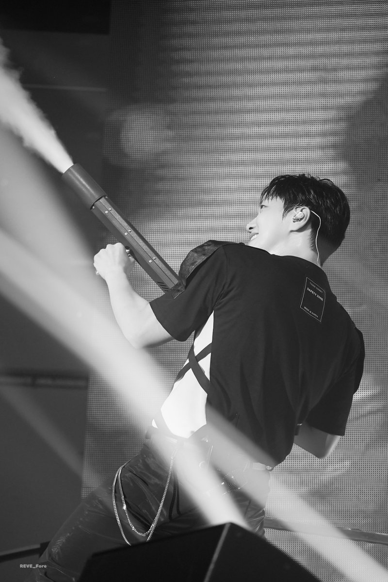 REVE_Fore's tweet image. 250727 2025 포레스텔라 콘서트 
THE WAVE 🌊
신난 우리미🐻
#포레스텔라 #forestella #고우림