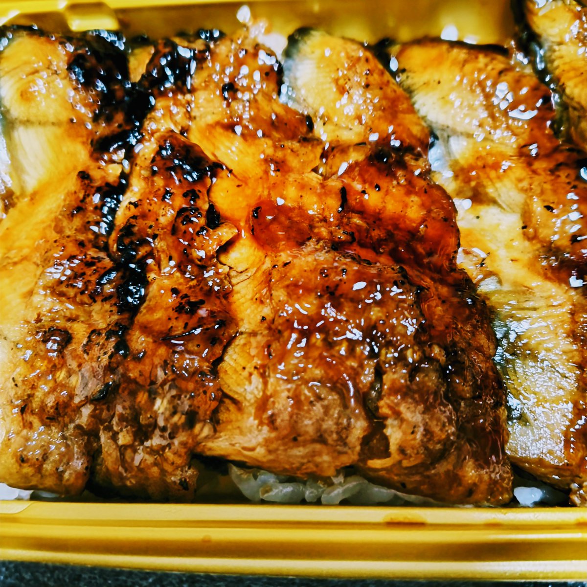 maaheemahee's tweet image. 鮮魚店のうな重 本日の特売品！半額でGET😁美味しかった😋 #うな重 #鰻