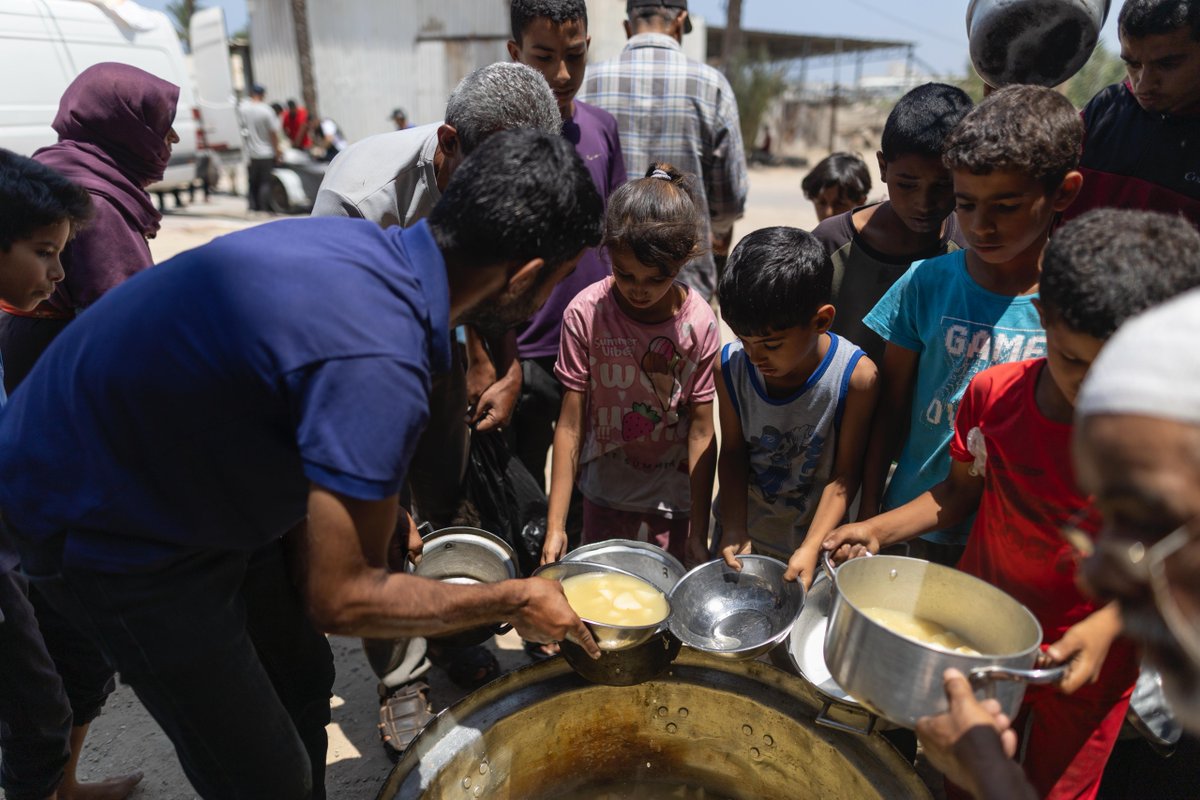 World Central Kitchen (@wckitchen) on Twitter photo In today’s <a href="/nytimes/">The New York Times</a>, our founder <a href="/chefjoseandres/">Chef José Andrés 🕊️🥘🍳</a> reports on what our team is witnessing in Gaza: communities cut off from food, families doing everything they can to hold on.
But he also writes about what’s possible.
World Central Kitchen aims to prepare one million meals a day In today’s <a href="/nytimes/">The New York Times</a>, our founder <a href="/chefjoseandres/">Chef José Andrés 🕊️🥘🍳</a> reports on what our team is witnessing in Gaza: communities cut off from food, families doing everything they can to hold on.
But he also writes about what’s possible.
World Central Kitchen aims to prepare one million meals a day