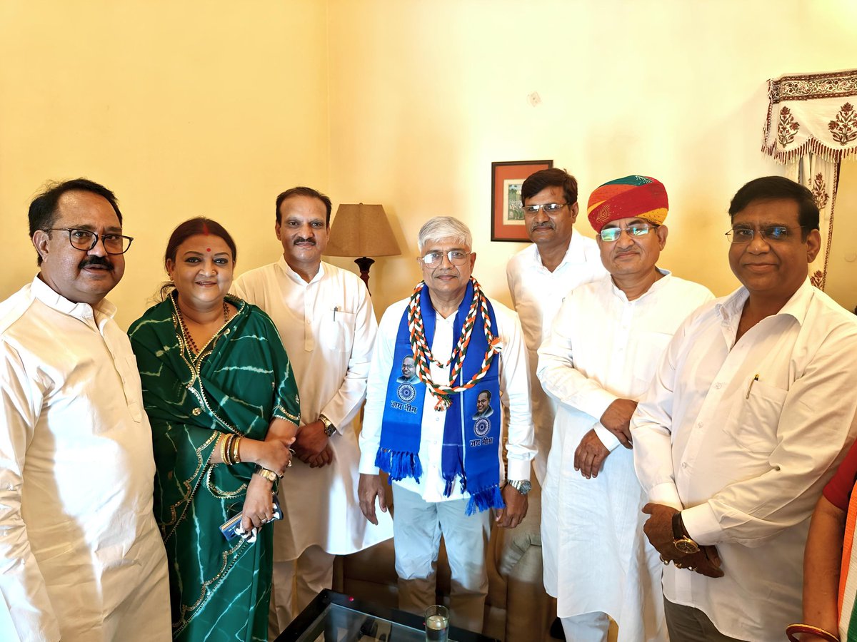 NeerajDangiINC's tweet image. आज राजस्थान प्रदेश कांग्रेस कार्यालय जयपुर में अनुसूचित जाति विभाग के राष्ट्रीय अध्यक्ष श्री @AdvRajendraPal जी के मुख्य आतिथ्य में विभाग द्वारा आयोजित कार्यक्रम में भाग लिया। कार्यक्रम में संविधान की रक्षा और अनुसूचित जाति के उत्थान के लिए सदैव प्रयासरत रहने का प्रण लिया।
