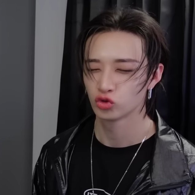 RETROSCTURN's tweet image. no one can outduck bang chan
