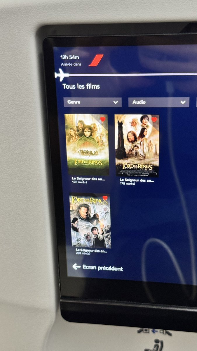 Pacinho_'s tweet image. 13h de vol, j’ai besoin que de 3 films 🫡