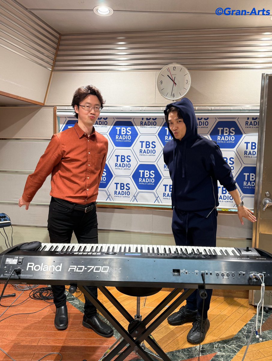 Gran_Arts's tweet image. 【#井上芳雄 #大貫祐一郎】
#井上芳雄byMYSELF
夏真っ盛り☀️収録でお届けしました📻
海で泳ぎたい大貫🏊と、
家に人を呼びたいブームが来ている井上🏠
更に、手土産(冷えたお酒)を持って井上家に遊びに行きたい大貫🤣🛍️笑

生歌は #RADWIMPS さんの「正解」でした⭕️

📸オカメインコになりきる2人🦜笑