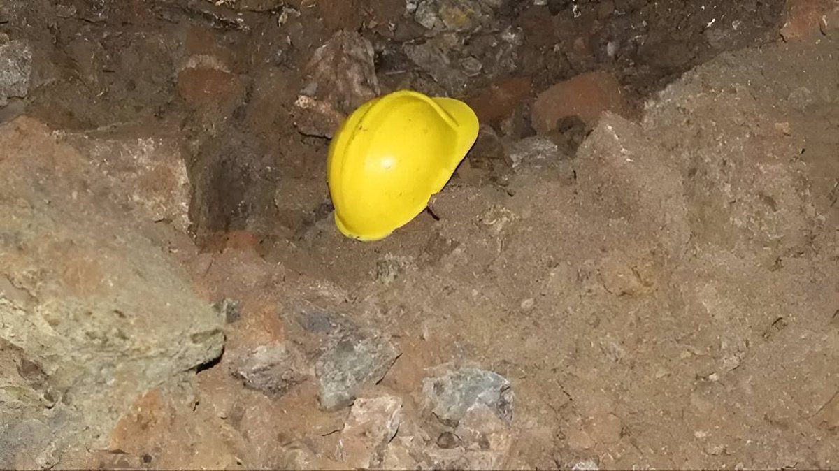 Uşak'ta, hazır beton şantiyesinde meydana gelen toprak kayması sonucu göçük altında kalan Kemal Ö. ve Yaşar D. hayatını kaybetti...

Yaralanan diğer iki işçinin hayati tehlikesi devam ediyor.