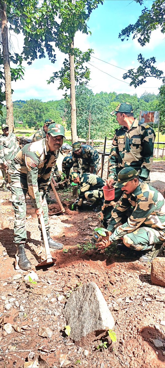 BSFODISHA's tweet image. 🇮🇳 हरित क्रांति का संकल्प!🌱💚
116 बटालियन के सी कंपनी, सीओबी पहिरेजू में पौधारोपण अभियान सफलतापूर्वक चलाया गया। सीमा प्रहरियों ने बड़ी संख्या में नाना प्रकार पौधे लगाए गएऔर पर्यावरण के प्रति अपना संकल्प दोहराया।
#BSF
#BSFOdisha🛞
#पौधारोपण
#हरितभारत
#Sustainablility
