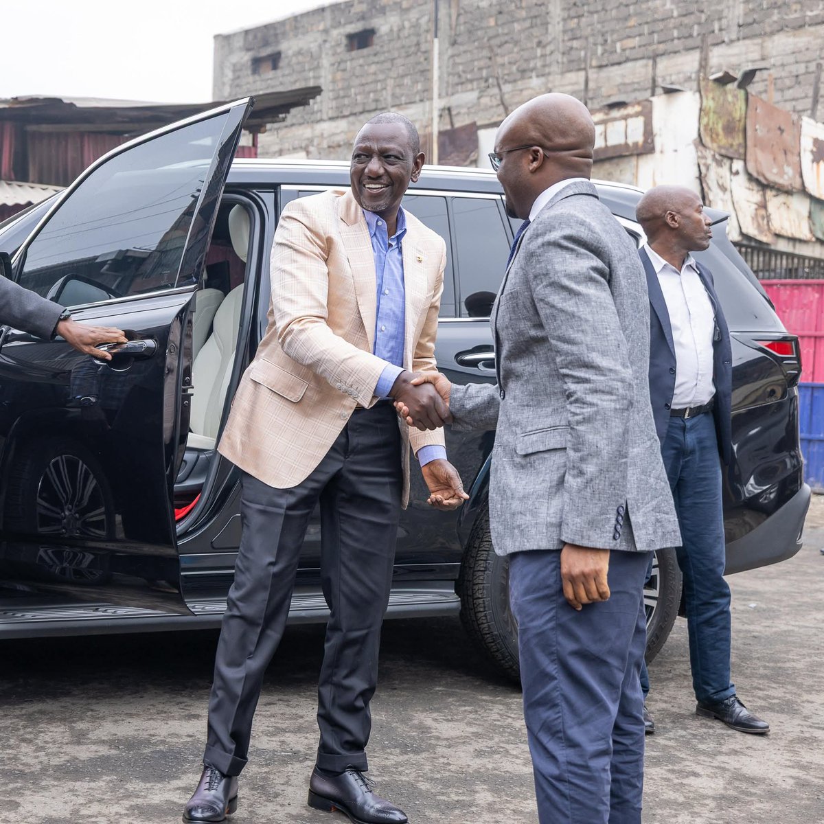 abuga_makori's tweet image. President William Ruto with super PS @ray_omollo at a church in Nairobi. Mungu mbele.