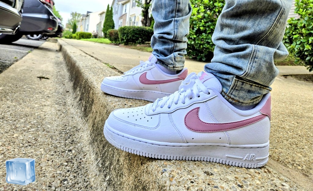 SoleWayOfLife's tweet image. Present 🙋🏾♂️😂 cuz its jus dat pt. of da yr where #simplicity reigns supreme as today's #OnfeetUnboxing lottery pick goes to 🙂 @nike @nikebasketball @nikestore #SNKRS #snkrsliveheatingup #snkrskickscheck