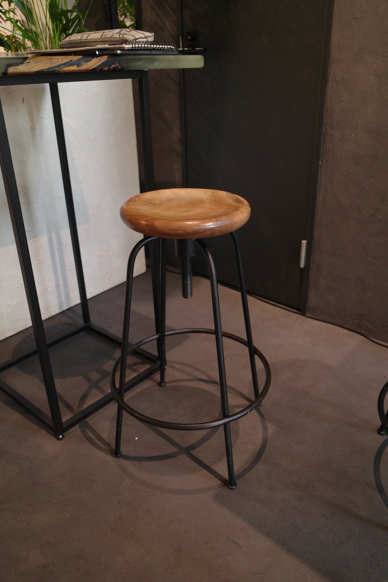 kjmue's tweet image. 個展会場だったhRp_aの椅子🪑