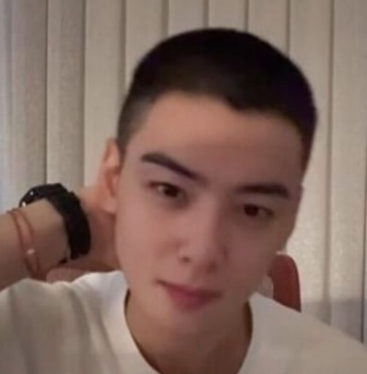 AboutMusicYT's tweet photo. Cha Eunwoo debuts a buzzcut following his military enlistment tomorrow. https://t.co/65dPPMo2Mo