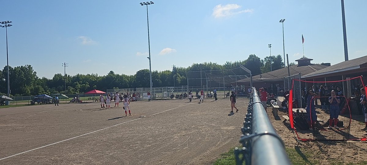 sarah_b_ware's tweet image. #SundayFunDay at the softball field. I'm watching my girl do her thing.