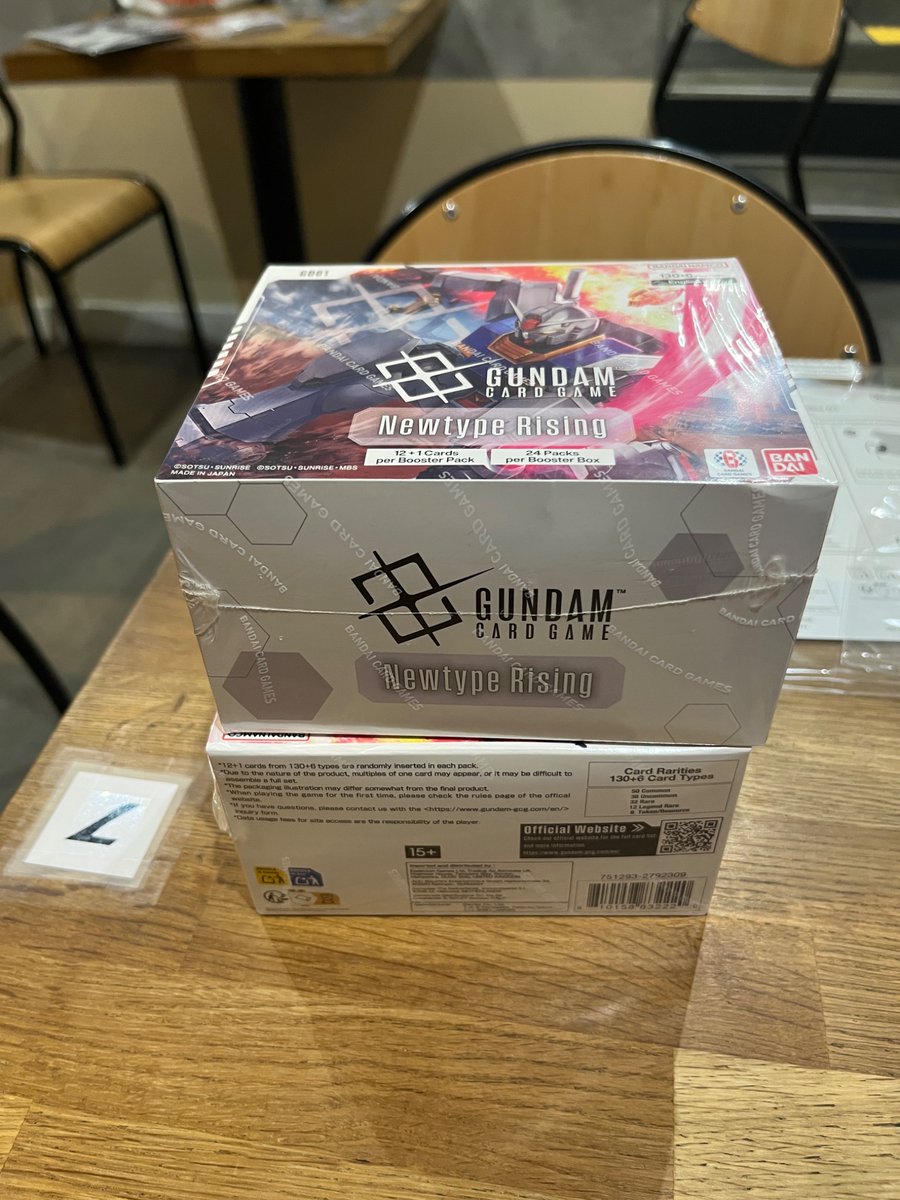 Ça part en pack opening Gundam Card Game demain soir en live sur la chaîne Twitch, j’ai toujours rêvé de faire ça 😂