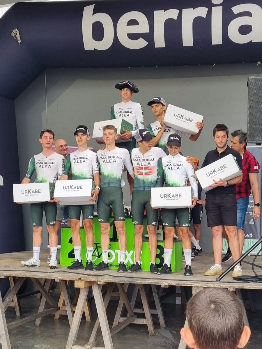 Caja Rural-Alea (@filialcajarural) on Twitter photo 🏆🥇 Gran broche al domingo con el triunfo de <a href="/Nilaguilera1/">Nilaguilera</a> en #Oiartzun después del buen trabajo de todo el equipo. Por si parte, <a href="/pablolospitao/">@pablolospitao</a> fue 3° 🥉
📝 Resumen y declaraciones: teamcajarural-segurosrga.com/nil-aguilera-s…
#Súmatealverde 💚 🏆🥇 Gran broche al domingo con el triunfo de <a href="/Nilaguilera1/">Nilaguilera</a> en #Oiartzun después del buen trabajo de todo el equipo. Por si parte, <a href="/pablolospitao/">@pablolospitao</a> fue 3° 🥉
📝 Resumen y declaraciones: teamcajarural-segurosrga.com/nil-aguilera-s…
#Súmatealverde 💚