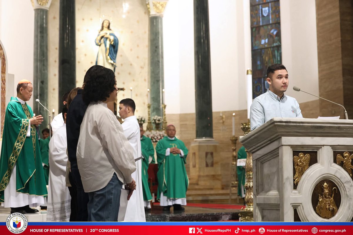 DeusXMachina14's tweet image. ML Representative Leila De Lima, 1 Rider Representative Rodge Gutierrez and FPJ Rep Brian Llamanzares read the Prayers of the Faithful in the Mass for the Holy Spirit at the Manila Cathedral.
📷 HOR