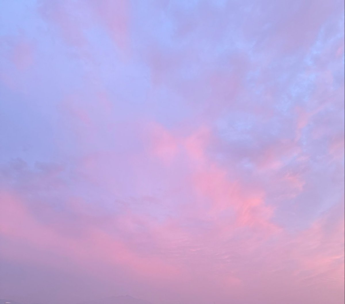 taeresnosliramu's tweet image. taeyeon once said : the sky is so pretty right now 🤭🙂↕️
#taengsic