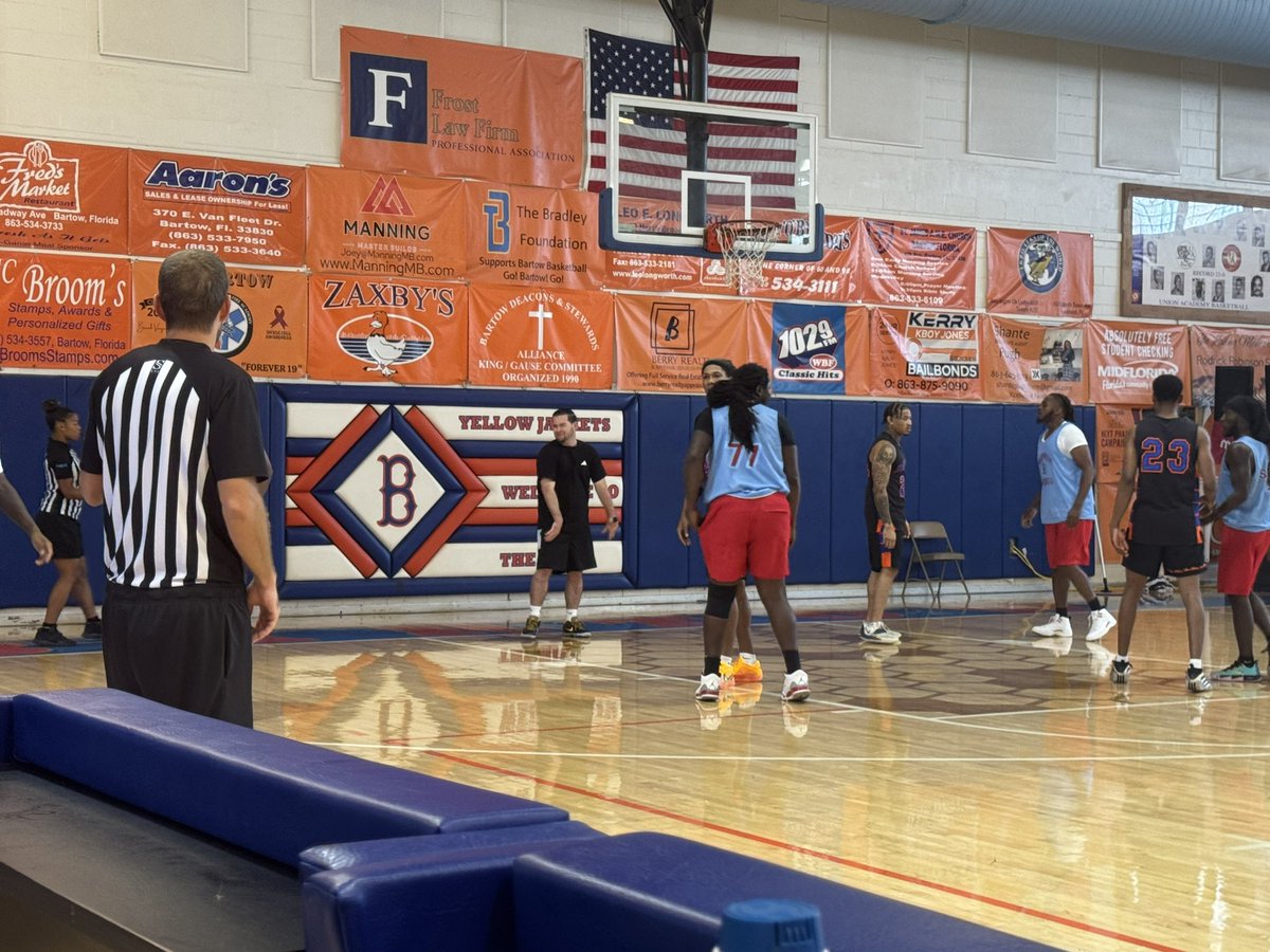 Hoops863's tweet image. At the Alumni Tourney…
Game 19 has went to the half
Frostproof 29 Bartow 18
#polkhoops
#1SourceforPolkCountyHighSchoolBasketball
