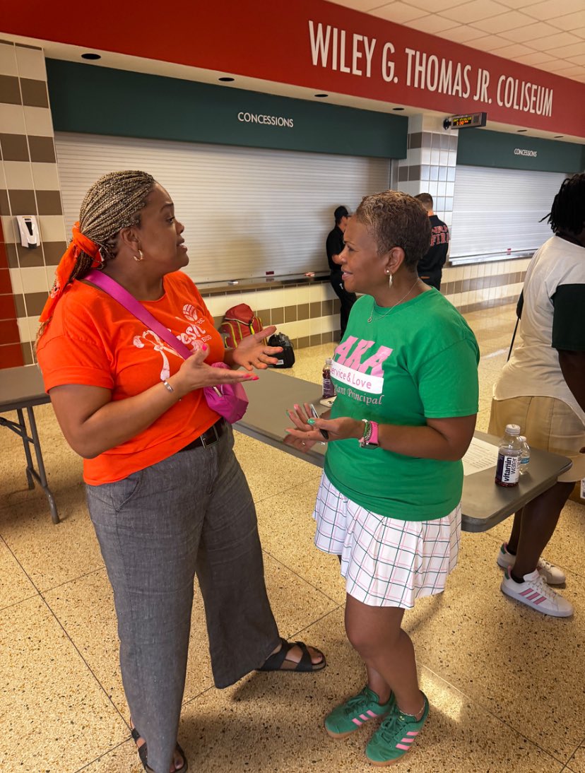 Debbie Showell tweet media