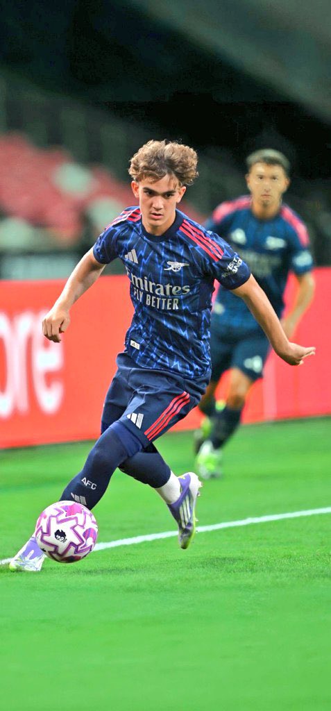 Let's celebrate this win by following each other. Drop your handles we follow you ASAP 🔴⚪❤