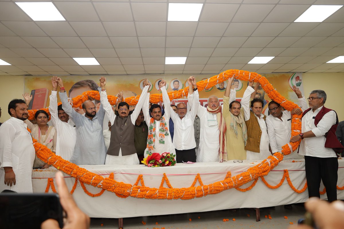 rajeshkrinc's tweet image. बढ़ रहा है कांग्रेस परिवार,
महागठबंधन जीत रहा है बिहार!
आज प्रदेश कांग्रेस मुख्यालय में आयोजित मिलन समारोह में पूर्णिया के लोकप्रिय समाजसेवी श्री जितेन्द्र कुमार जी, गया के श्री कुणाल अग्रवाल जी एवं जदयू के सैकड़ों नेताओं को कांग्रेस पार्टी की सदस्यता ग्रहण कराया।
सभी ने आदरणीय…