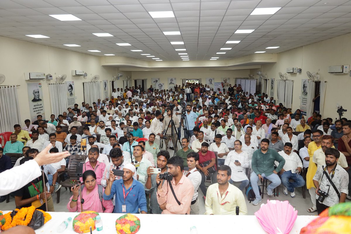 rajeshkrinc's tweet image. बढ़ रहा है कांग्रेस परिवार,
महागठबंधन जीत रहा है बिहार!
आज प्रदेश कांग्रेस मुख्यालय में आयोजित मिलन समारोह में पूर्णिया के लोकप्रिय समाजसेवी श्री जितेन्द्र कुमार जी, गया के श्री कुणाल अग्रवाल जी एवं जदयू के सैकड़ों नेताओं को कांग्रेस पार्टी की सदस्यता ग्रहण कराया।
सभी ने आदरणीय…