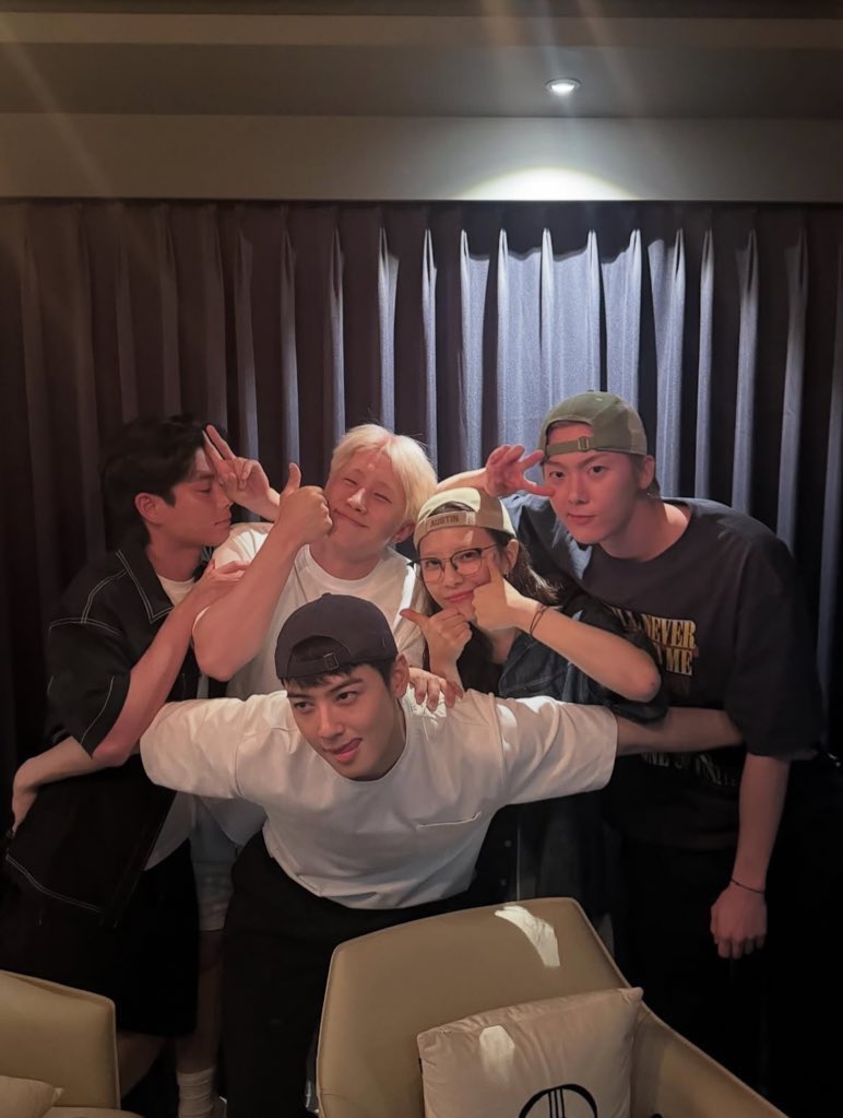 bobahyukie_'s tweet image. "astro's strong pillar, cha eunwoo" ❤️‍🩹