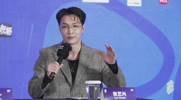 XbackINA's tweet image. 270725 新浪电影 Weibo Update 

[FULL]  The First Film Market Day 2 Xining 

 🔗weibo.com/2295091411/PD1…

#LAY #张艺兴 #레이 @lay_studio @layzhang #YIXING @LAYZHANG_JP