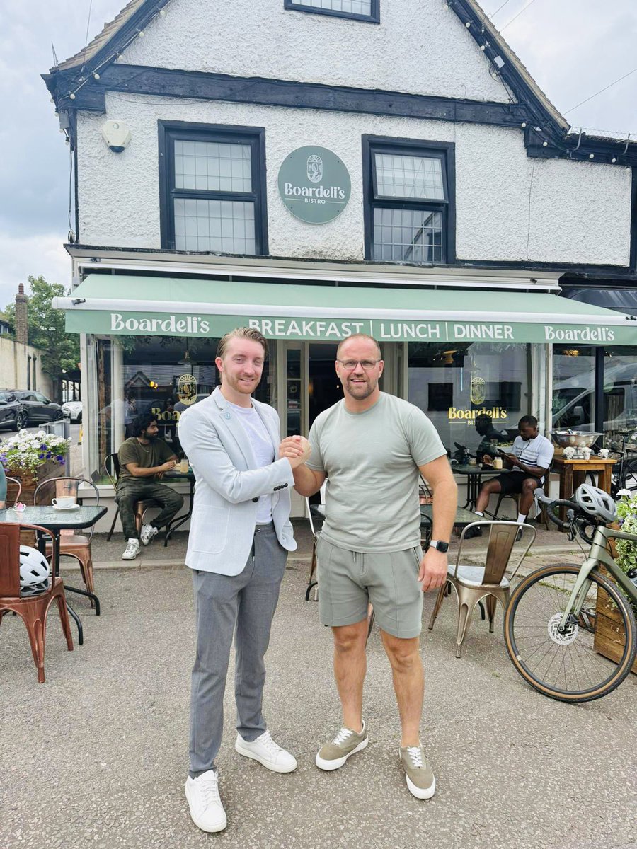 Thank you to the wonderful team at Boardeli’s in #Abridge for their support 🇬🇧 

We have such an amazing patriotic community here in #EppingForest 🌳 

🏴󠁧󠁢󠁥󠁮󠁧󠁿 🇬🇧