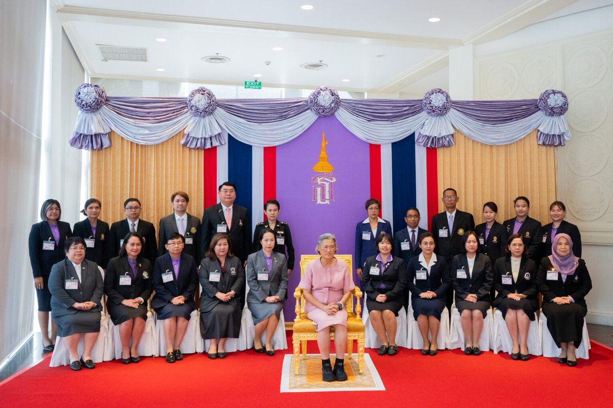 Shi_147's tweet image. ✨👑💜๒๗ กรกฎาคม ๒๕๓๘ เวลา​ ๐๙.๕๔ น.  สมเด็จพระกนิษฐาธิราชเจ้า กรมสมเด็จพระเทพรัตนราชสุดา ฯ สยามบรมราชกุมารี เสด็จฯไป​ยังหอประชุมจุฬาลงกรณ์​มหาวิทยาลัย​ เขต​ปทุมวัน​ ทรงเปิดการแข่งขันภูมิศาสตร์โอลิมปิกระหว่างประเทศ ครั้งที่ ๒๑” ในประเทศไทย พ.ศ. ๒๕๖๘ 
#เรารักสถาบันพระมหากษัตริย์