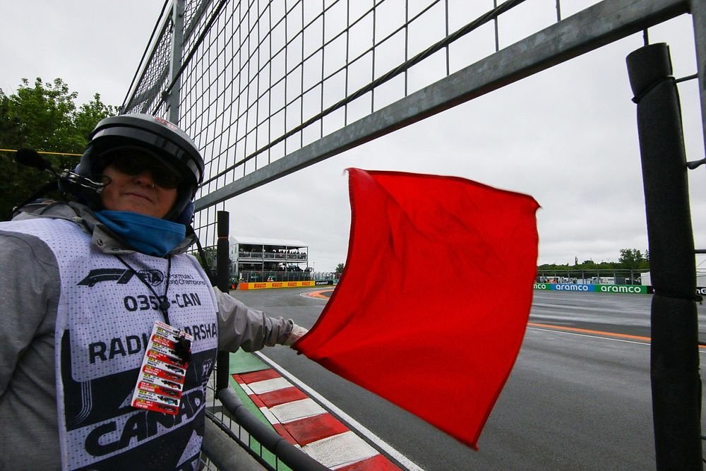 LaTeamBDT's tweet image. 🚨 NOUVEAUTÉ FIA 🚨
La FIA envisage d'emprunter les bâches de Roland Garros pour couvrir les circuits de F1 ☂️🌧️
#BelgianGP