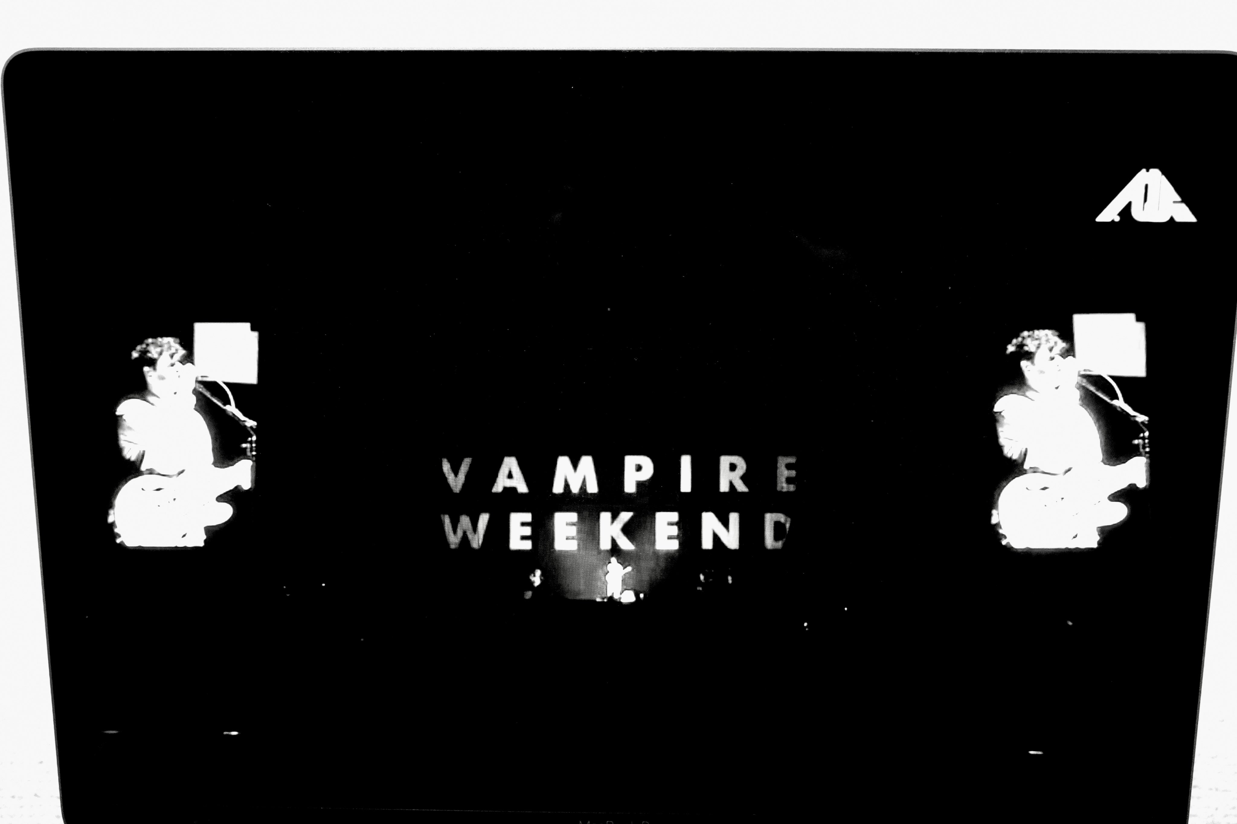 Vampire Weekend サイン入りCD Vampire Weekend サイン入りCD VAMPIRE WEEKEND 'VAMPIRE